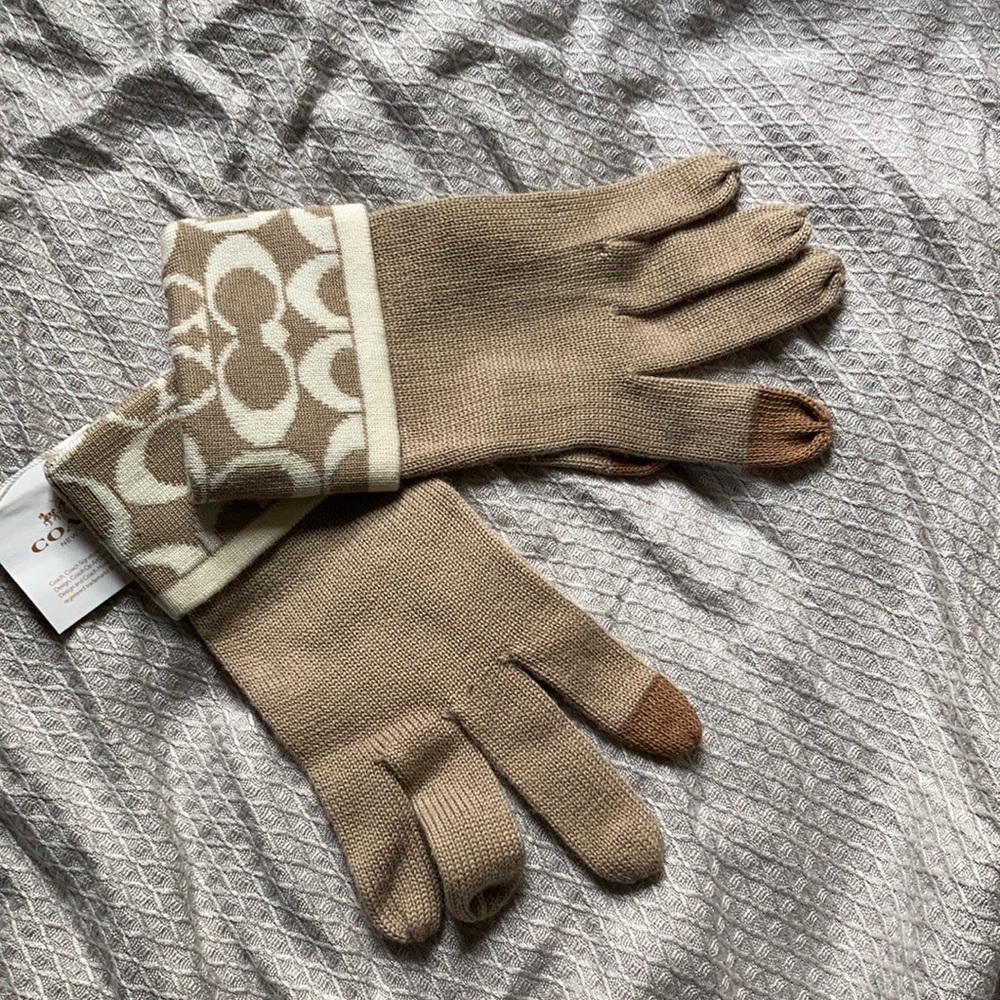 Coach gloves
